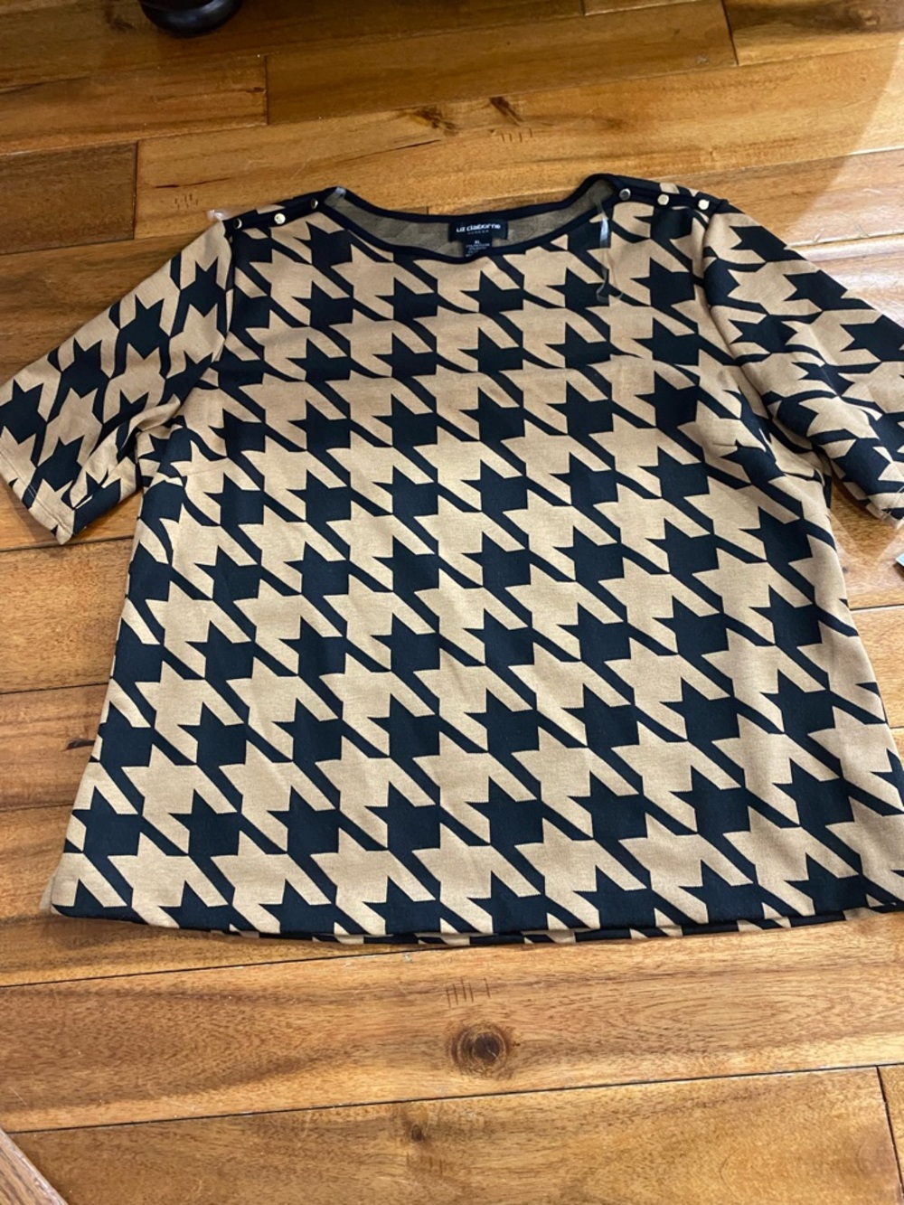 Liz Claiborne Black and Tan Houndstooth Short Sleeve Tee with Shoulder Buttons